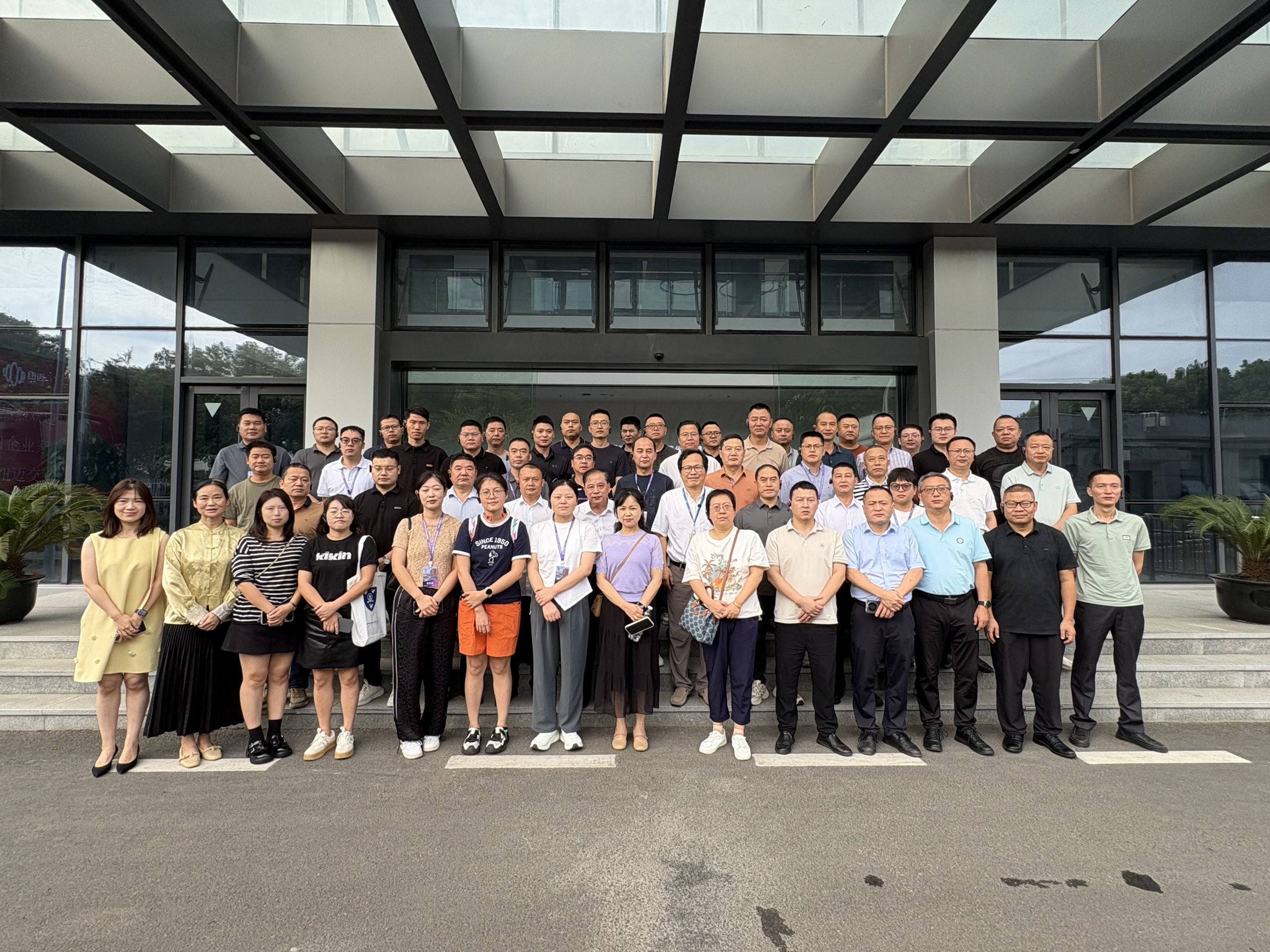 專精特新企業家代表團走進紐邁